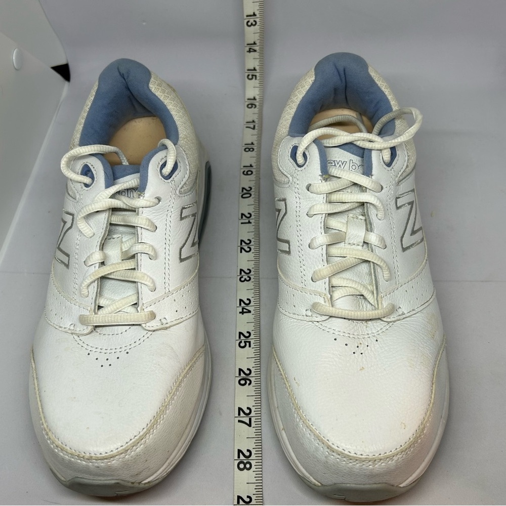 New Balance White Sneakers‎ w/Blue Accents 8.5 Women's
